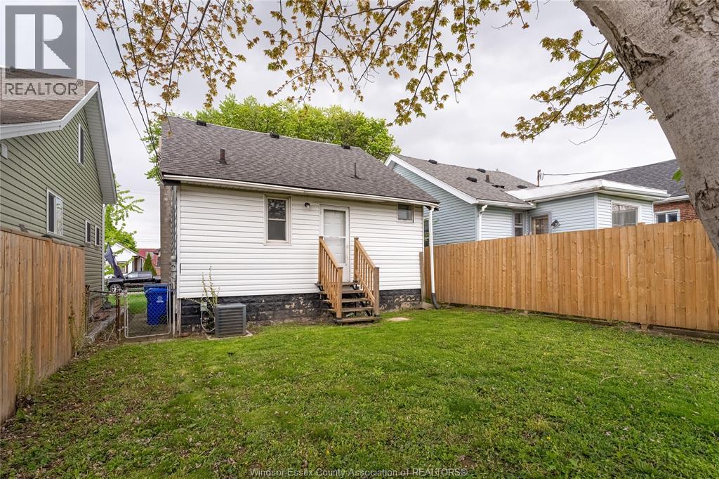 1015 Oak Property Photo 16