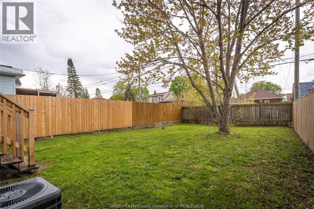 1015 Oak Property Photo 17