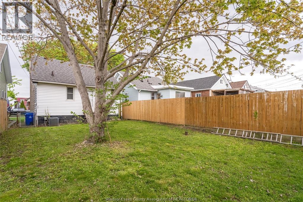 1015 Oak Property Photo 18