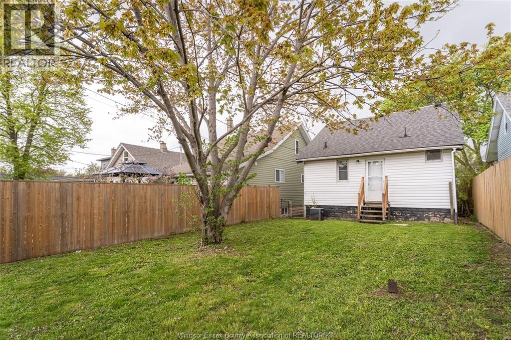 1015 Oak Property Photo 19