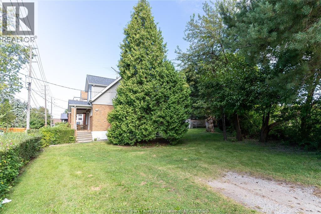 738 Brock Property Photo 5
