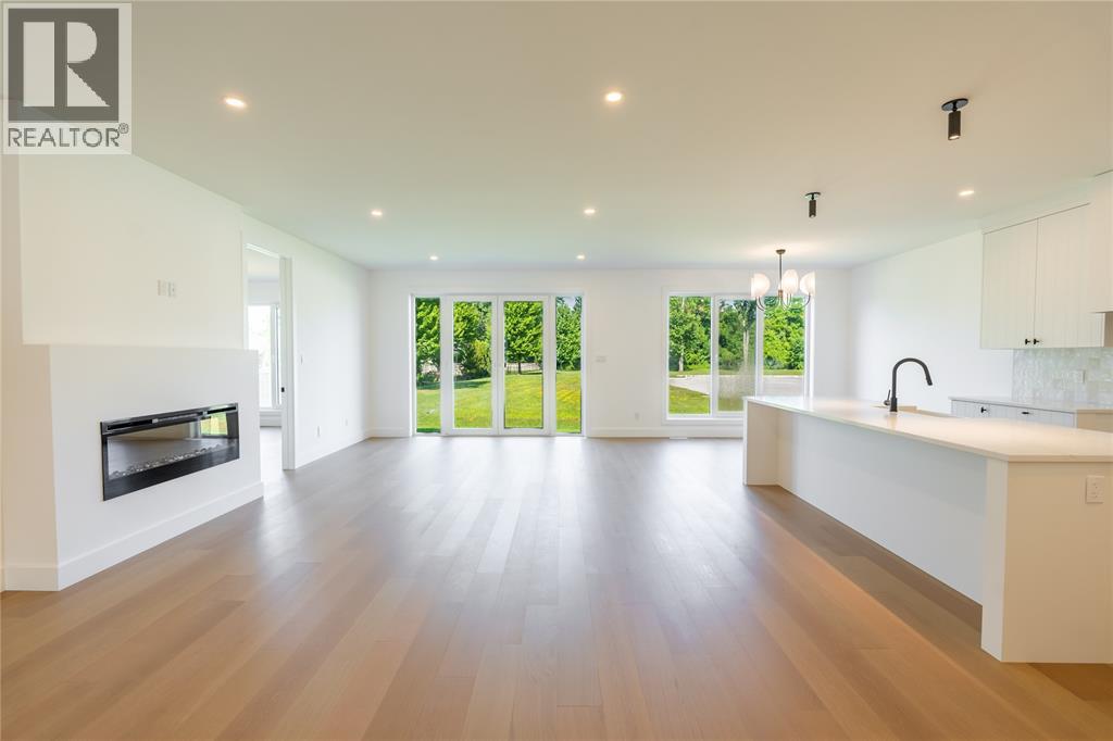 2052 Marion Avenue Property Photo 5