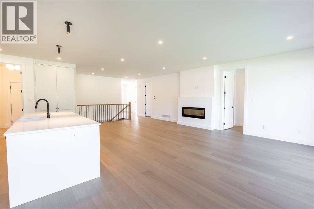 2052 Marion Avenue Property Photo 8