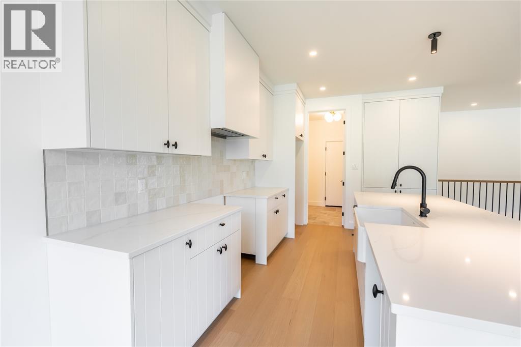 2052 Marion Avenue Property Photo 10
