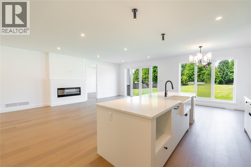 2052 Marion Avenue Property Photo 11