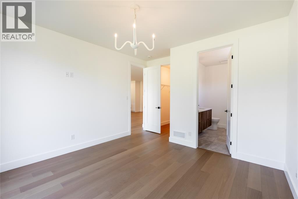 2052 Marion Avenue Property Photo 13