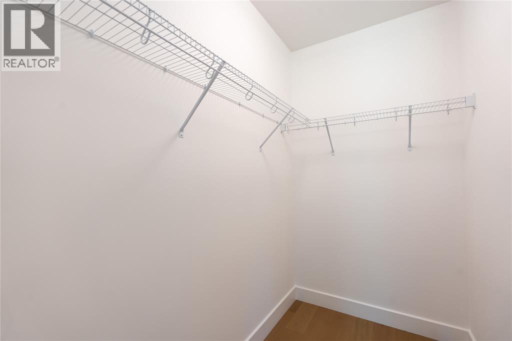 2052 Marion Avenue Property Photo 16