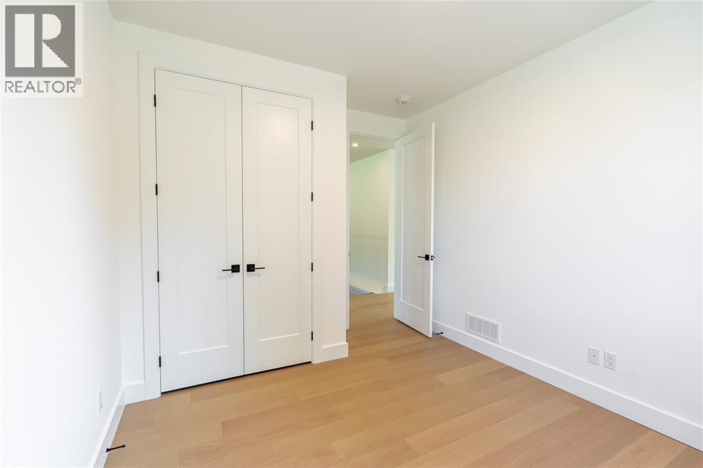 2052 Marion Avenue Property Photo 18