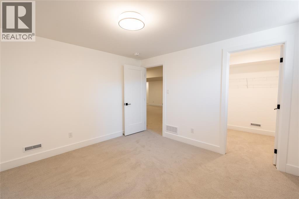 2052 Marion Avenue Property Photo 28