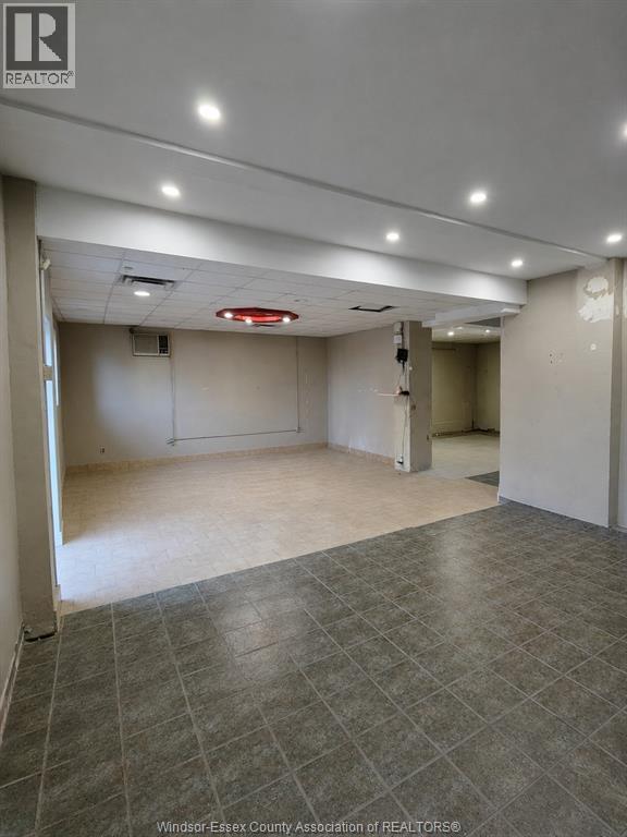 561 Park Avenue Property Photo 3