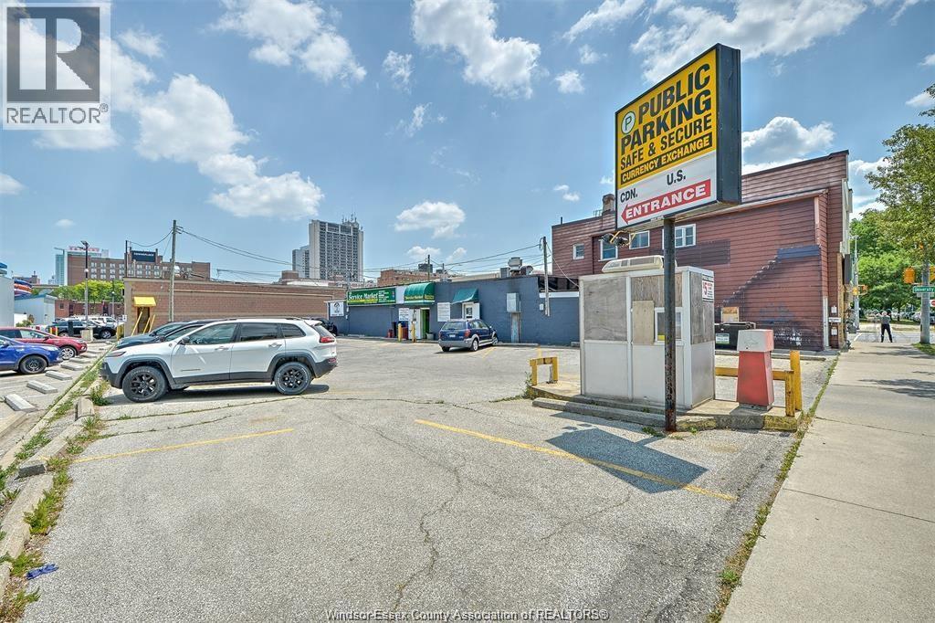 474-492 University Ave W Property Photo 4