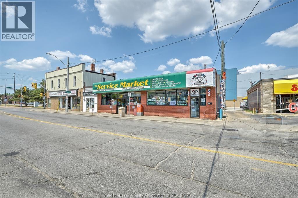 474-492 University Ave W Property Photo 8
