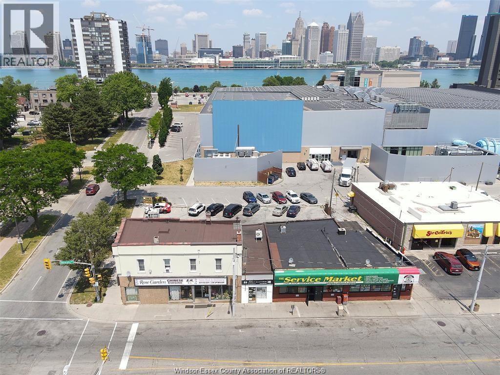 474-492 University Ave W Property Photo 14