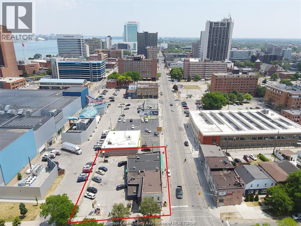 474-492 University Ave W Property Photo 16