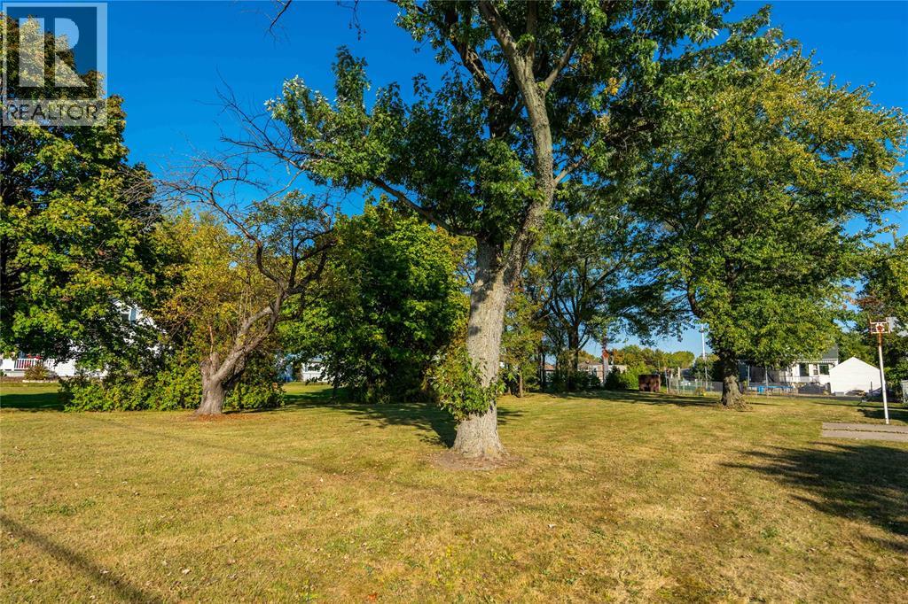 2002 St. Clair Parkway Property Photo 17