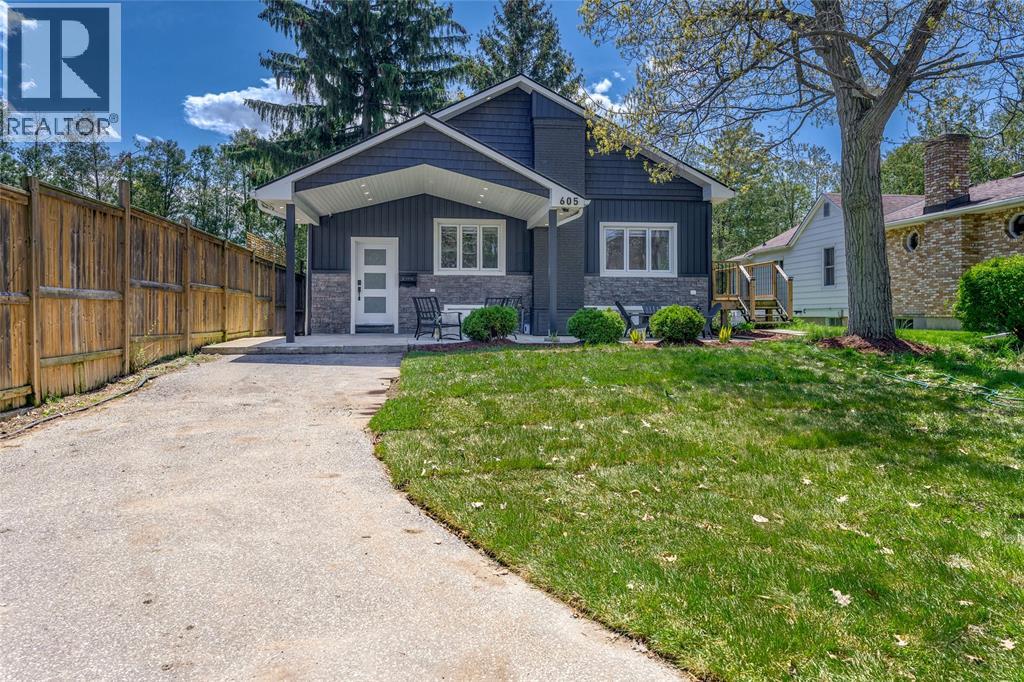 605 Lakeshore ROAD Property Photo 1