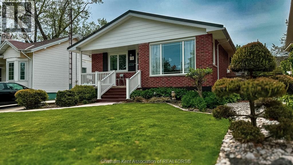 94 Stanley AVENUE Property Photo 1