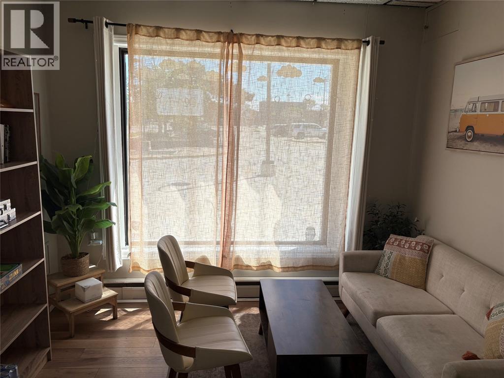 200 Lochiel Street Property Photo 8