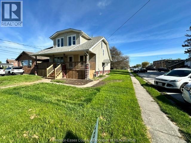 557 St Charles Street Property Photo 2