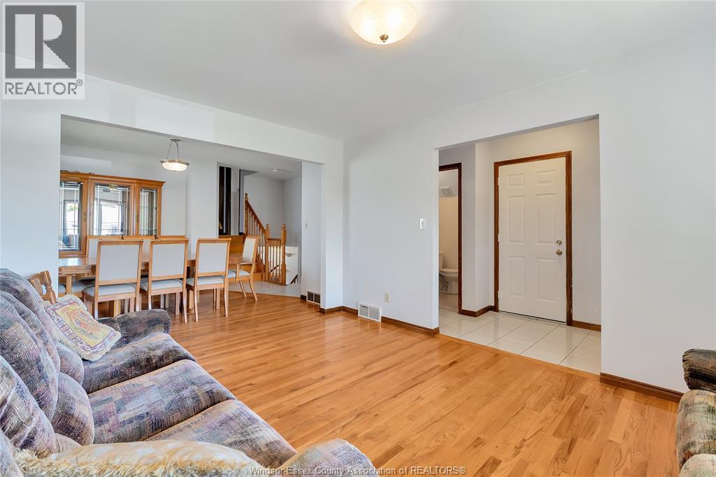 1042 Brookview Crescent Property Photo 6
