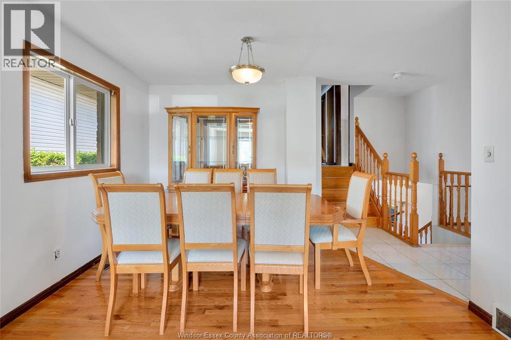 1042 Brookview Crescent Property Photo 8