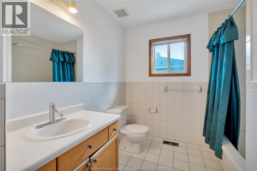 1042 Brookview Crescent Property Photo 13