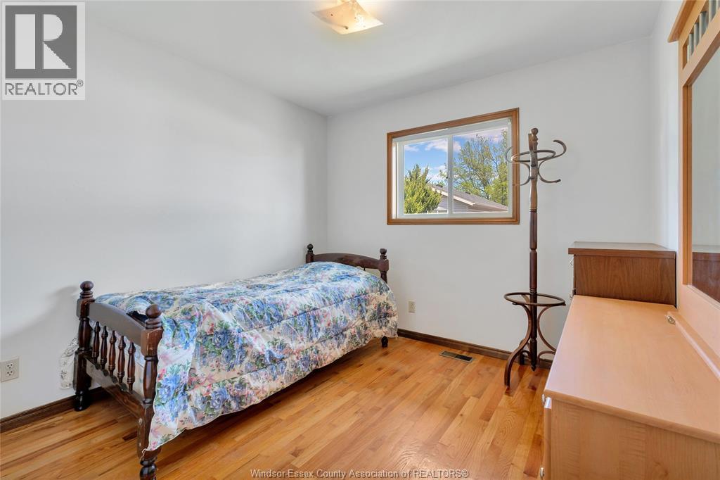1042 Brookview Crescent Property Photo 17