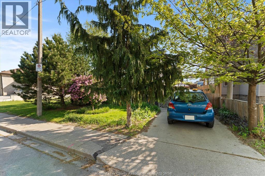 552 Parent Property Photo 3