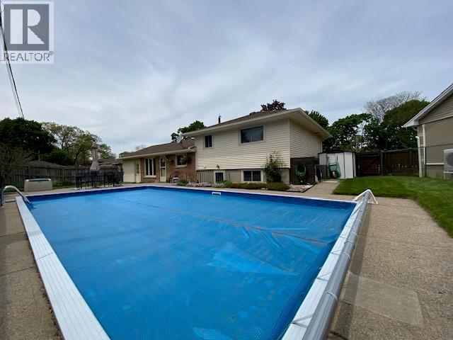 875 Champlain Road Property Photo 5