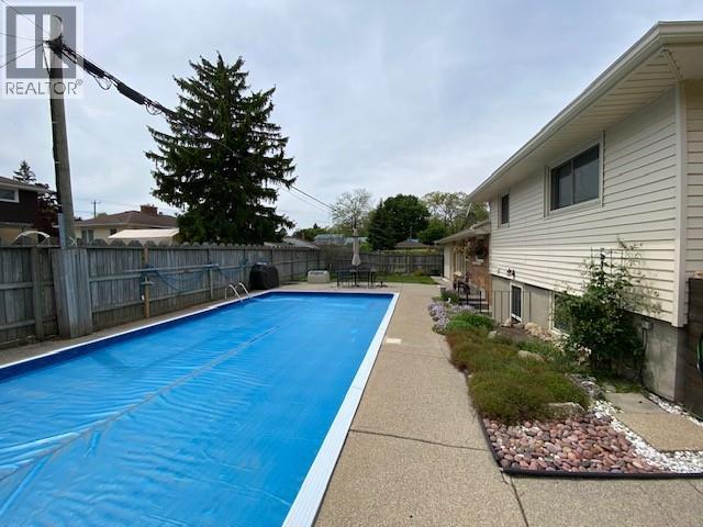 875 Champlain Road Property Photo 7