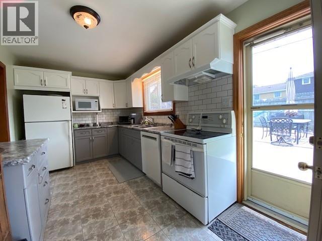 875 Champlain Road Property Photo 9