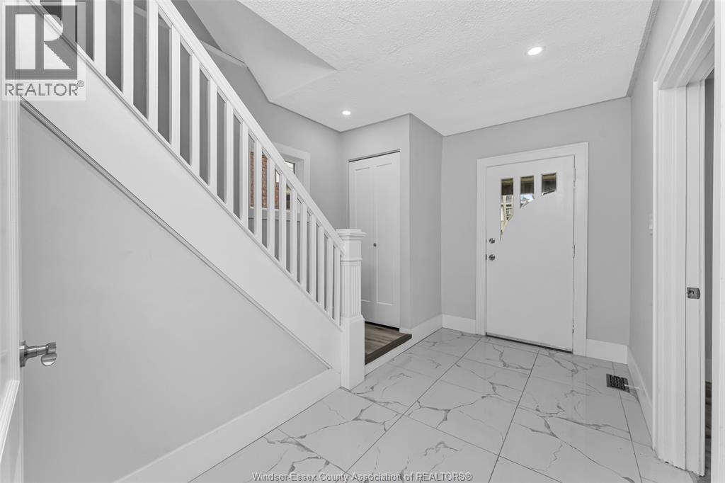 1525 Dougall Property Photo 4