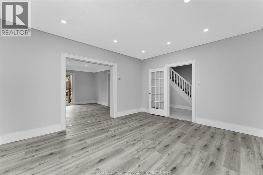 1525 Dougall Property Photo 7