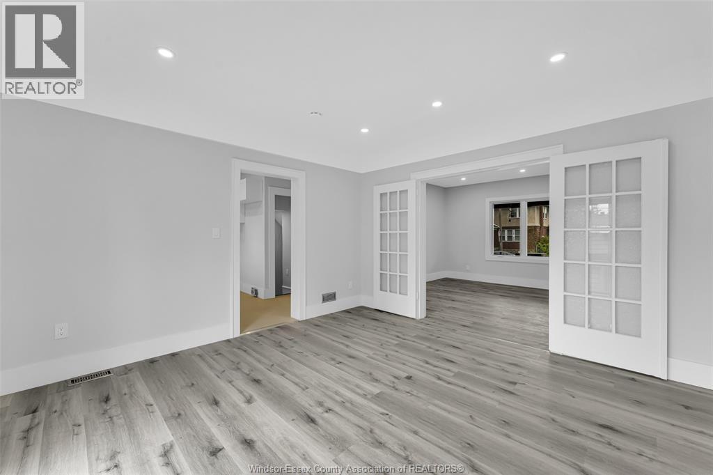 1525 Dougall Property Photo 9