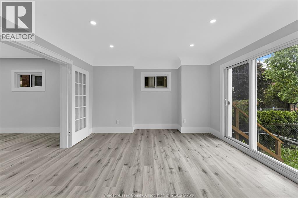 1525 Dougall Property Photo 10