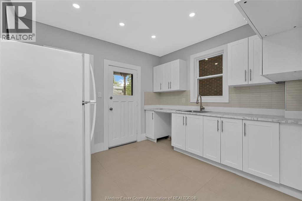 1525 Dougall Property Photo 11