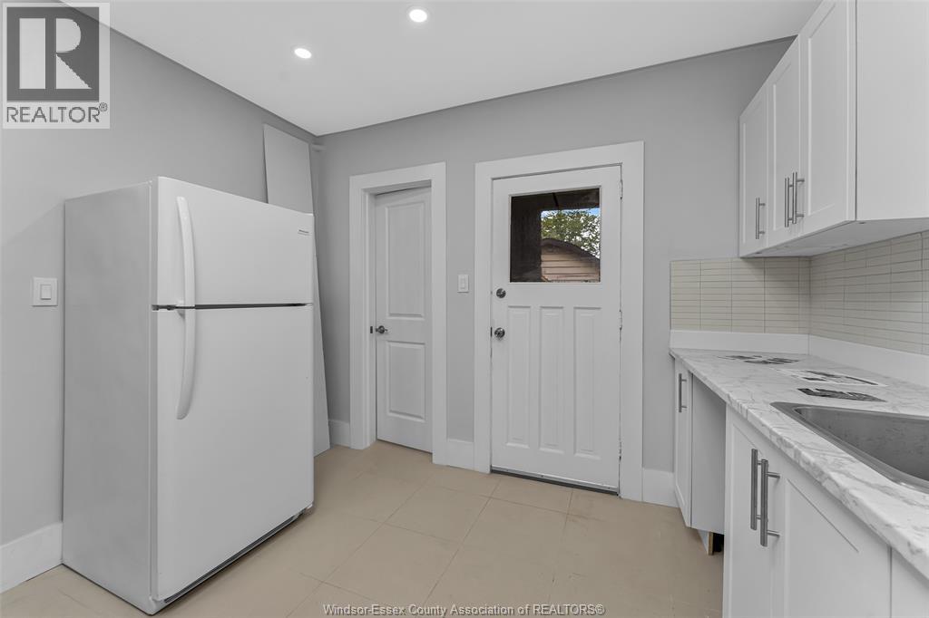 1525 Dougall Property Photo 12