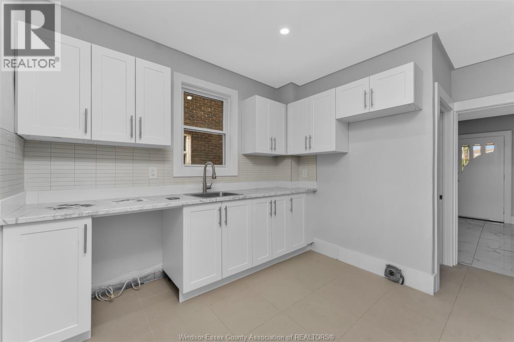 1525 Dougall Property Photo 13