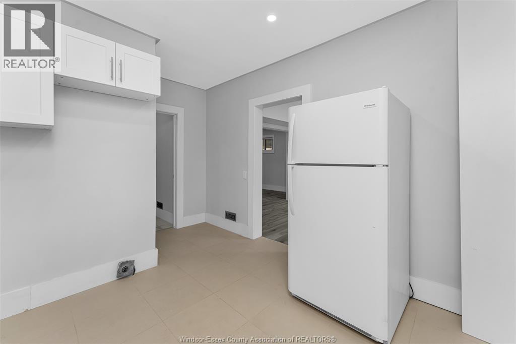 1525 Dougall Property Photo 14