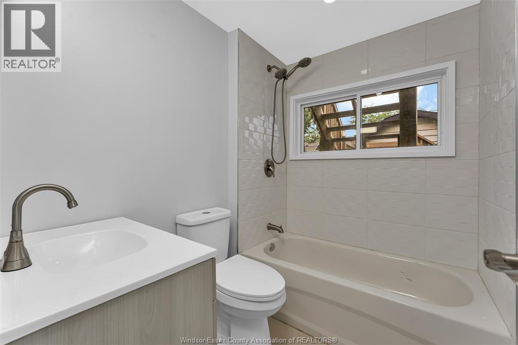 1525 Dougall Property Photo 15