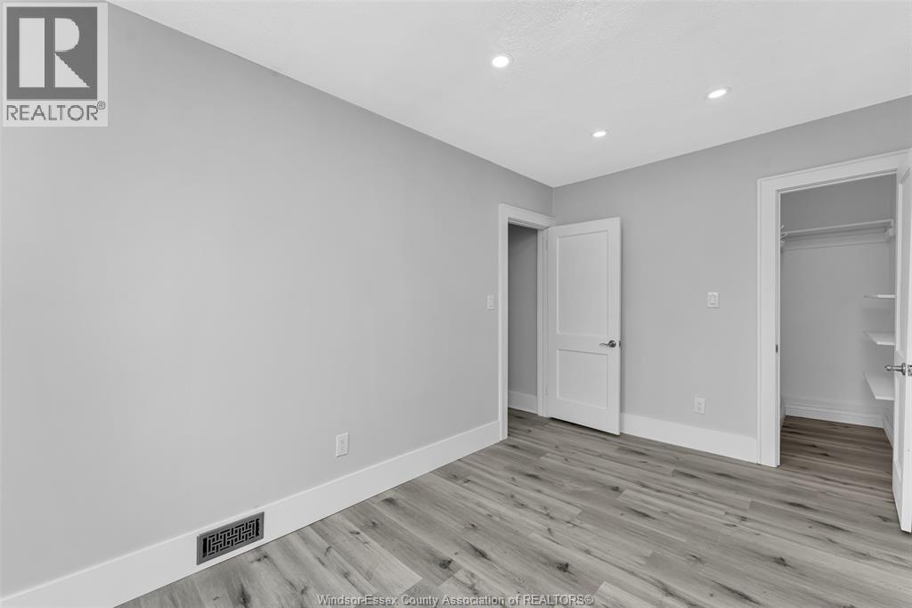 1525 Dougall Property Photo 17