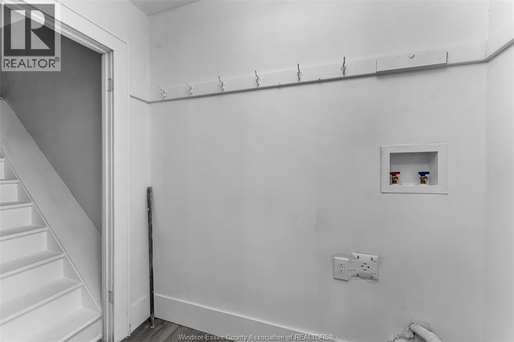 1525 Dougall Property Photo 23