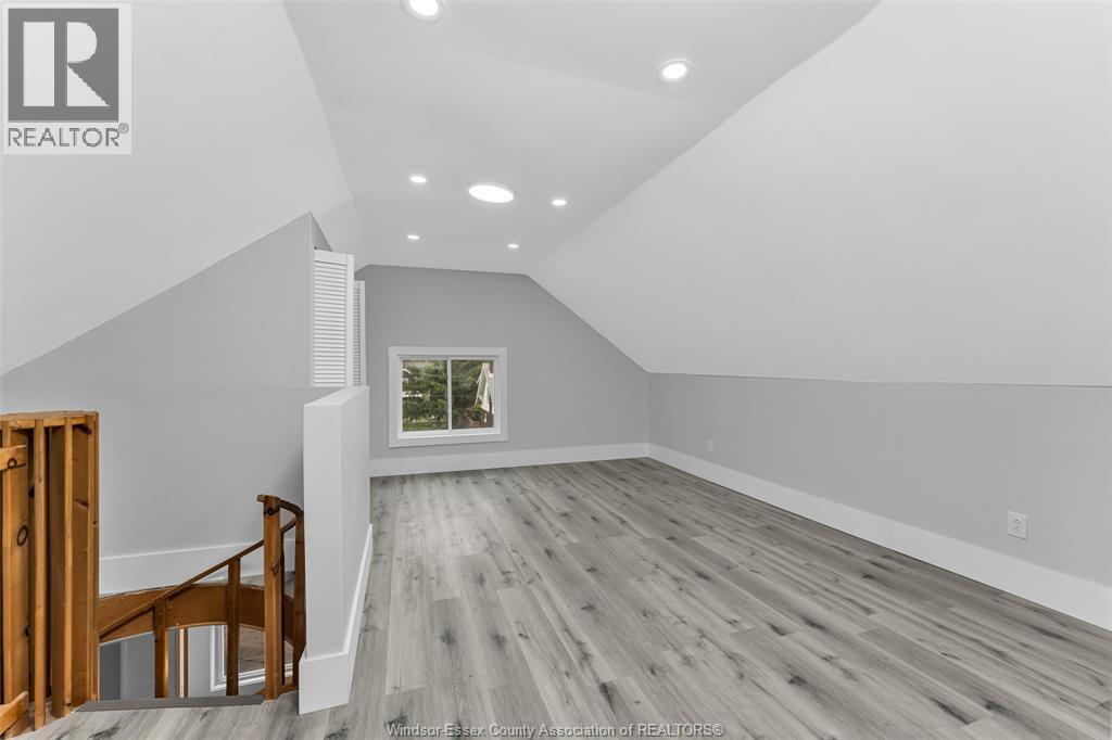 1525 Dougall Property Photo 24