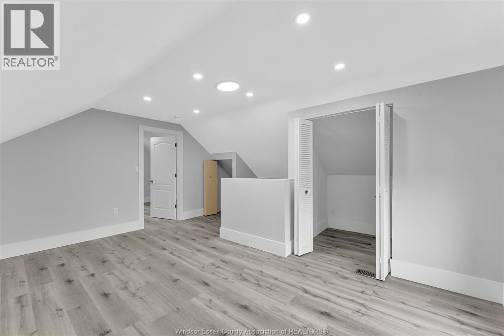 1525 Dougall Property Photo 25