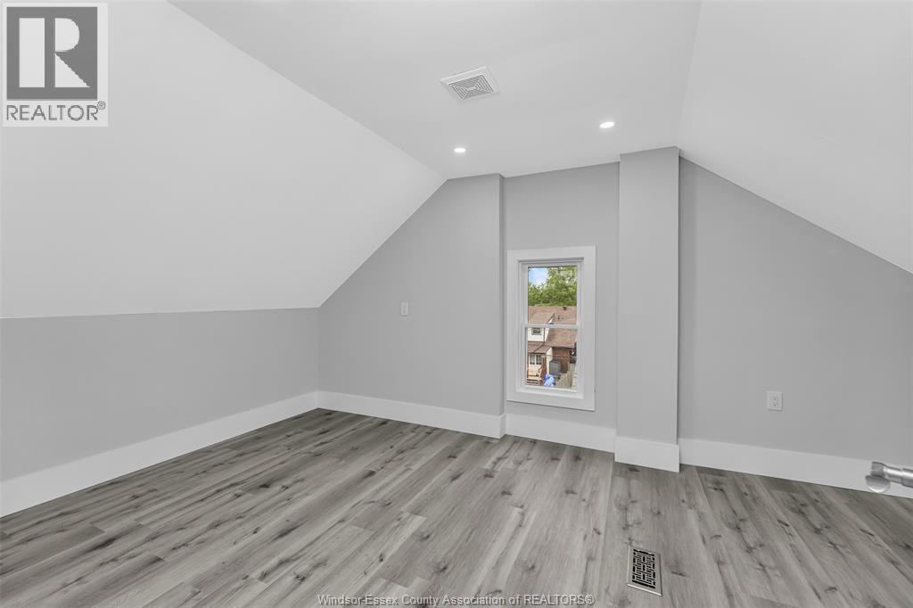 1525 Dougall Property Photo 26