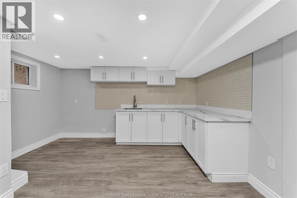 1525 Dougall Property Photo 29