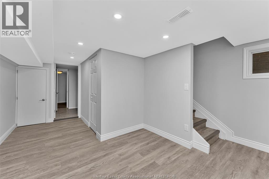 1525 Dougall Property Photo 30