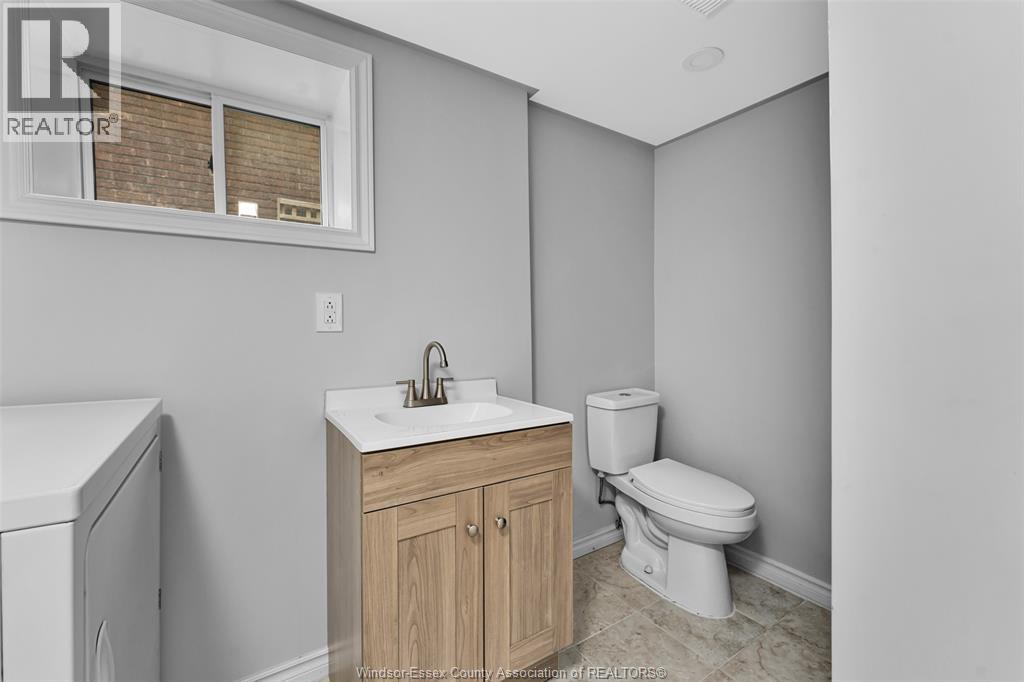 1525 Dougall Property Photo 34