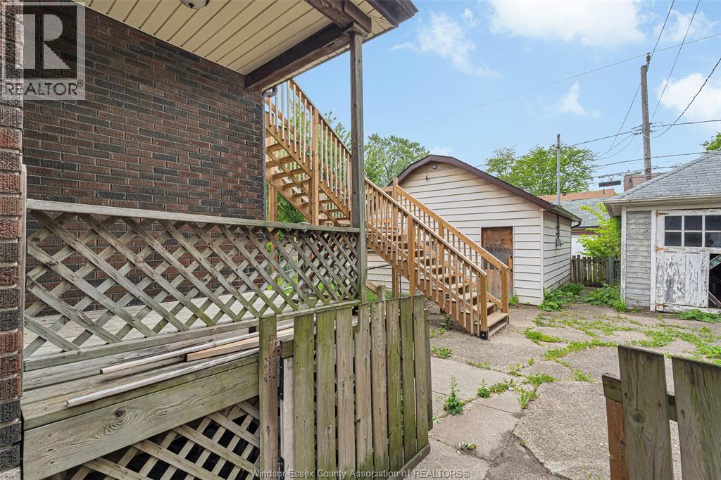 1525 Dougall Property Photo 37