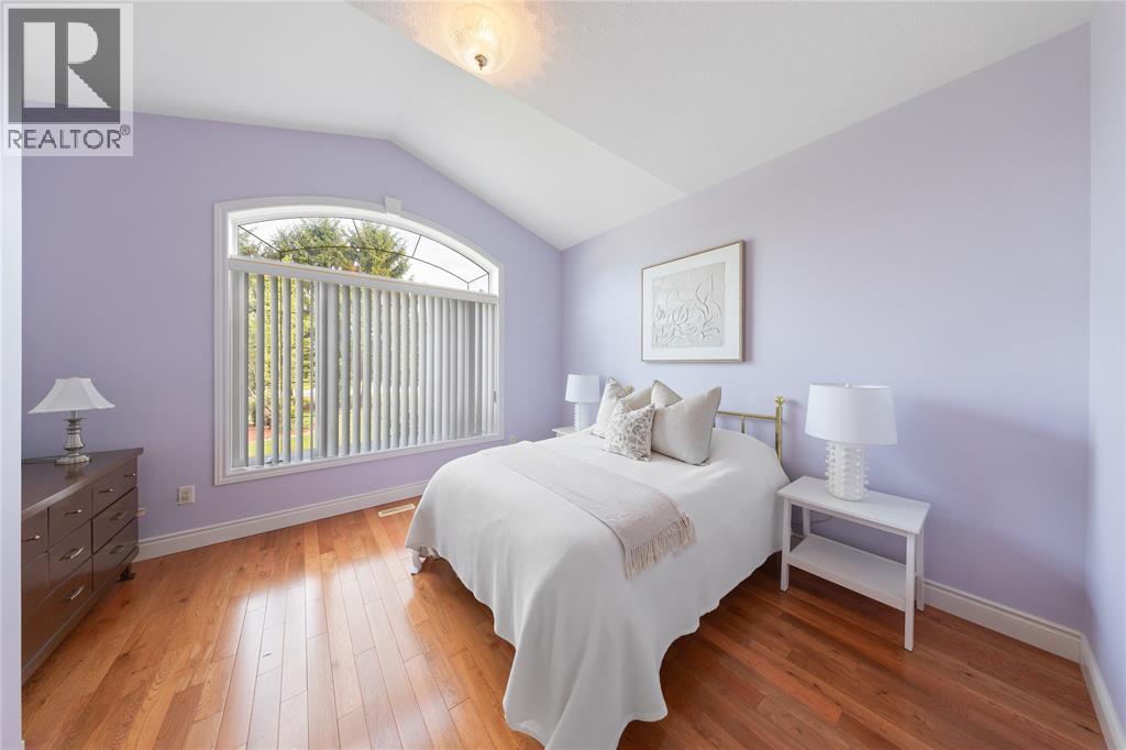3633 Egremont Road Property Photo 22
